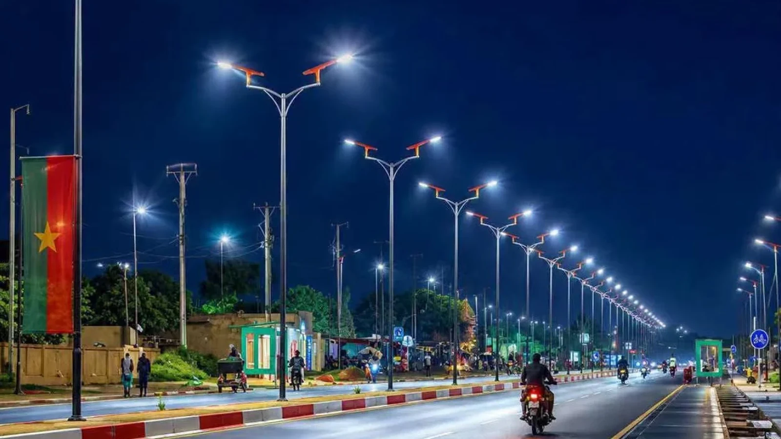 80W all-in-one solar street lights lighting a main boulevard in Burkina Faso at night