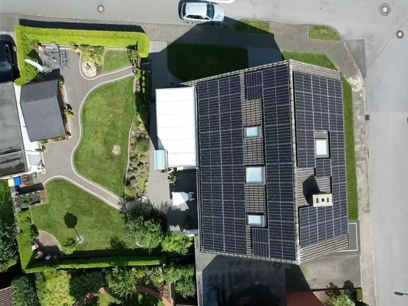 Home installation of 2x 15.36 kWh with hybrid inverter
