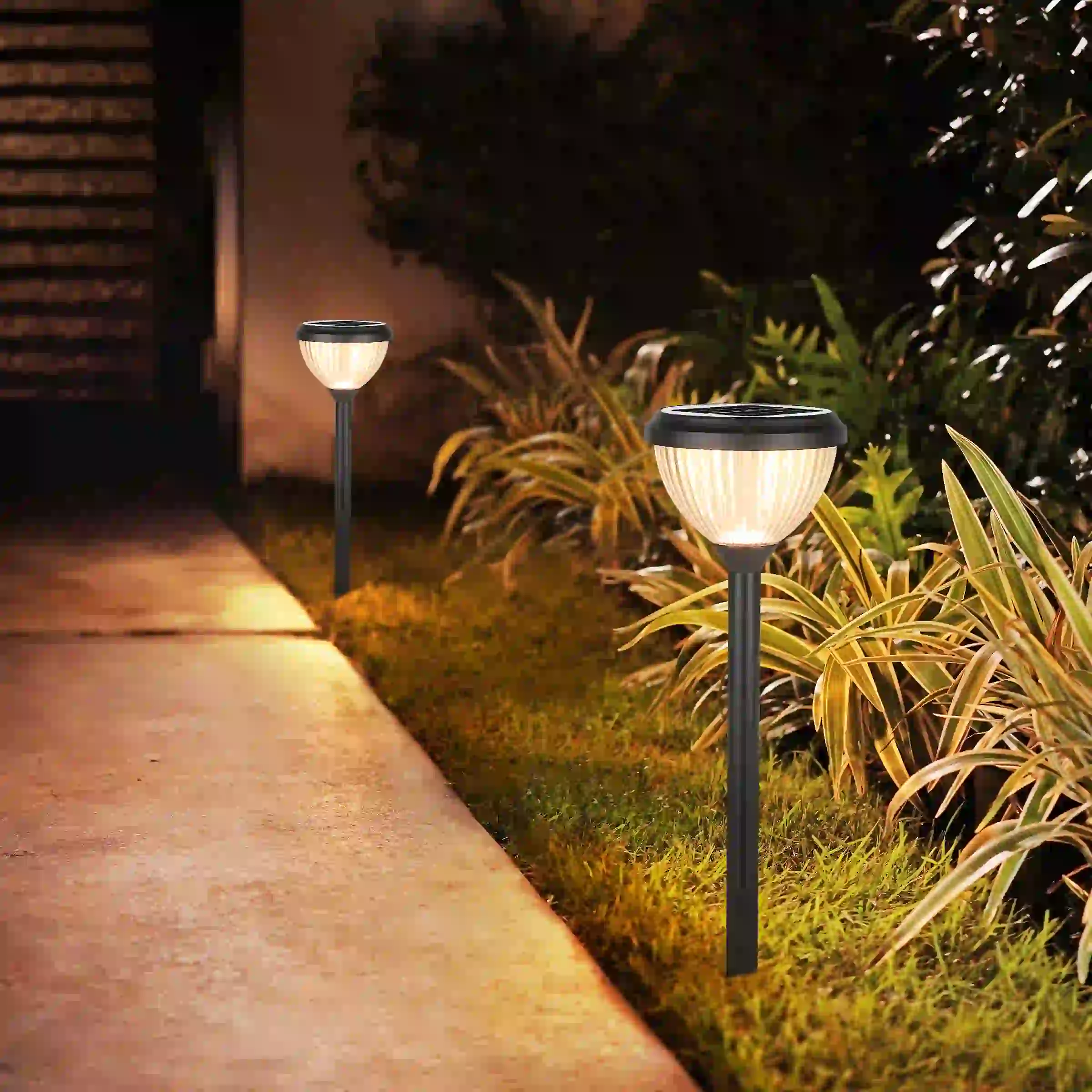 CPD-0705 solar lights lining a landscaped area