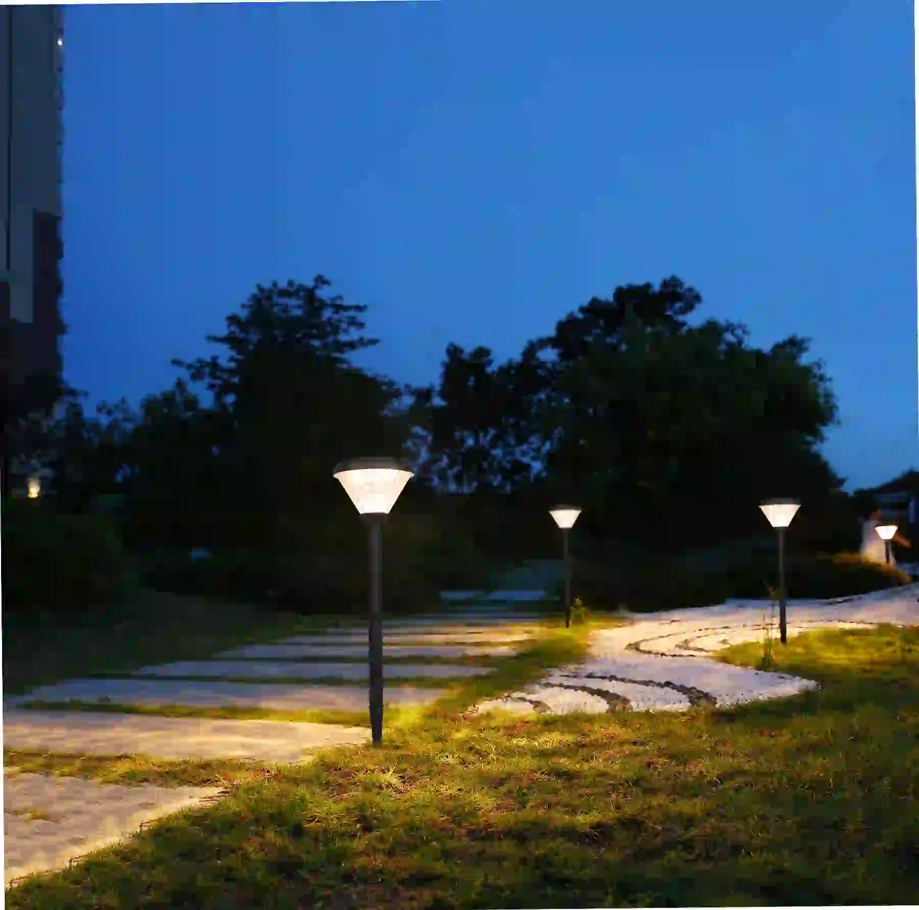 CPD-0907 solar lights along a garden path