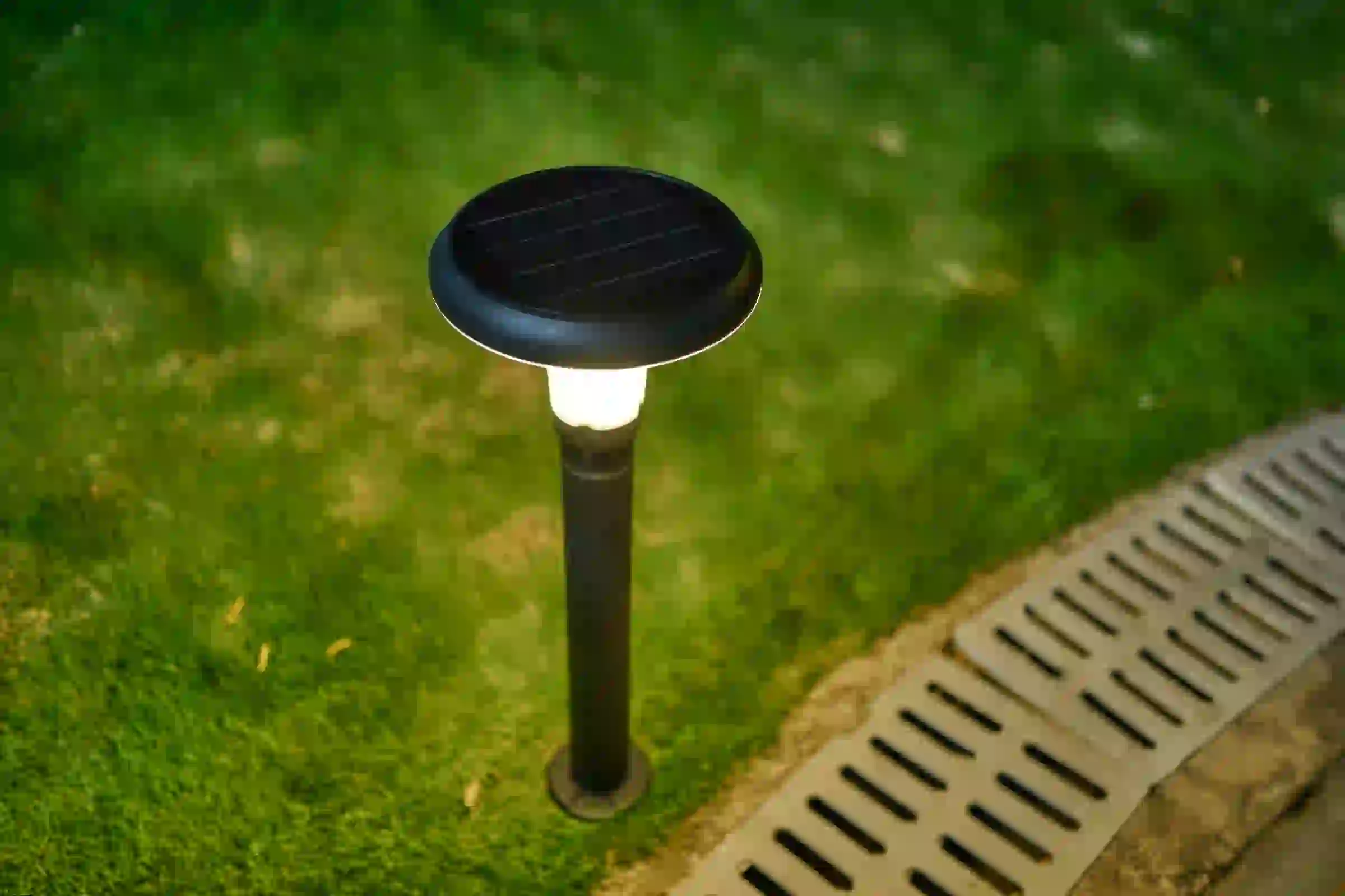 CPD-1004 solar lights lining a landscaped area