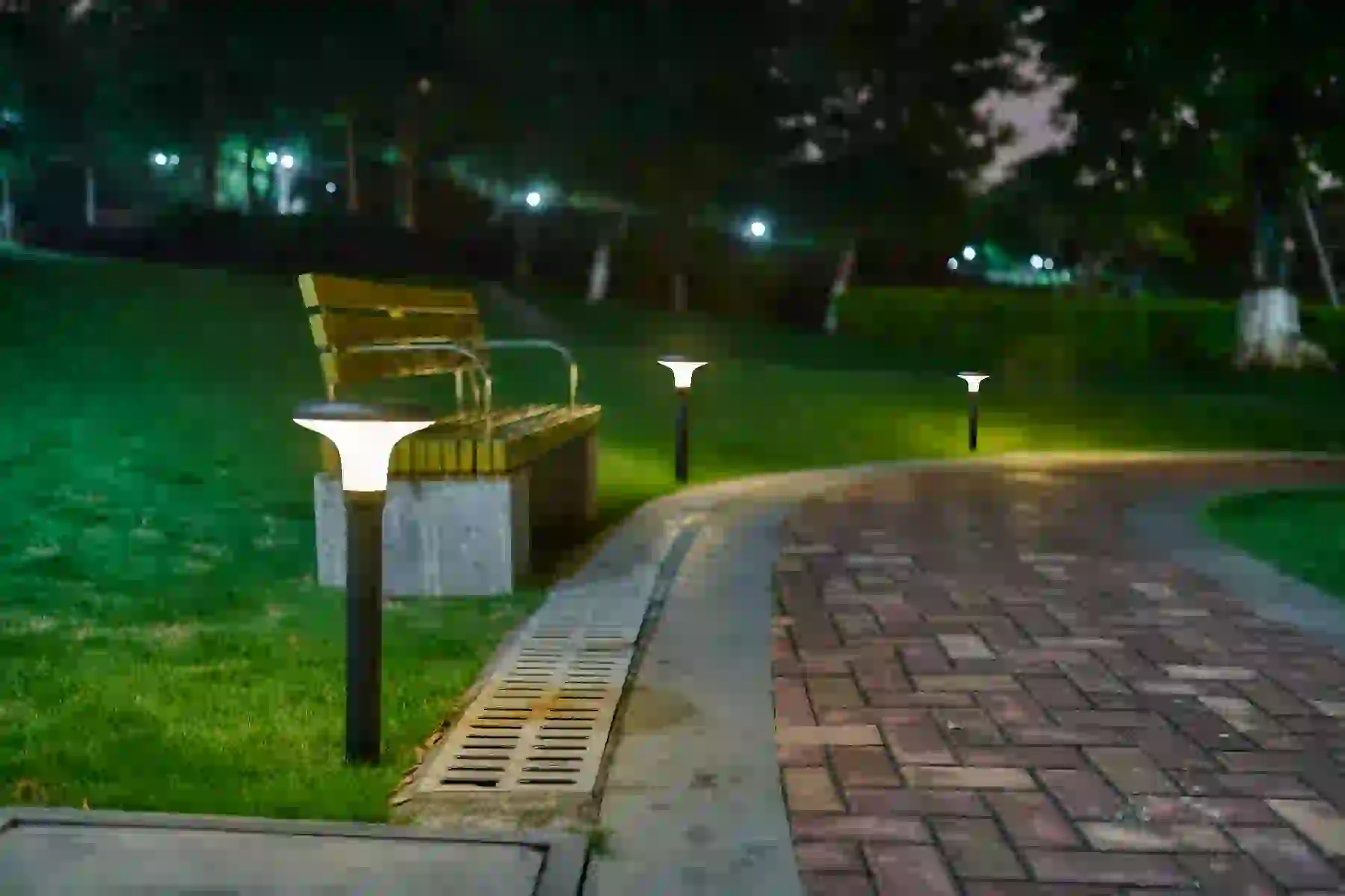 CPD-1004 solar lights along a garden path