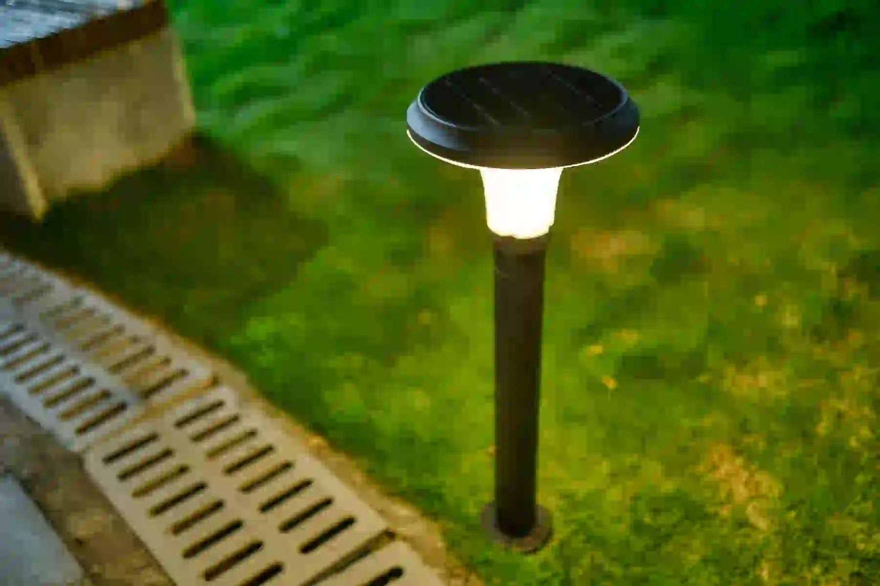 CPD-1004 solar light beside a patio seating area
