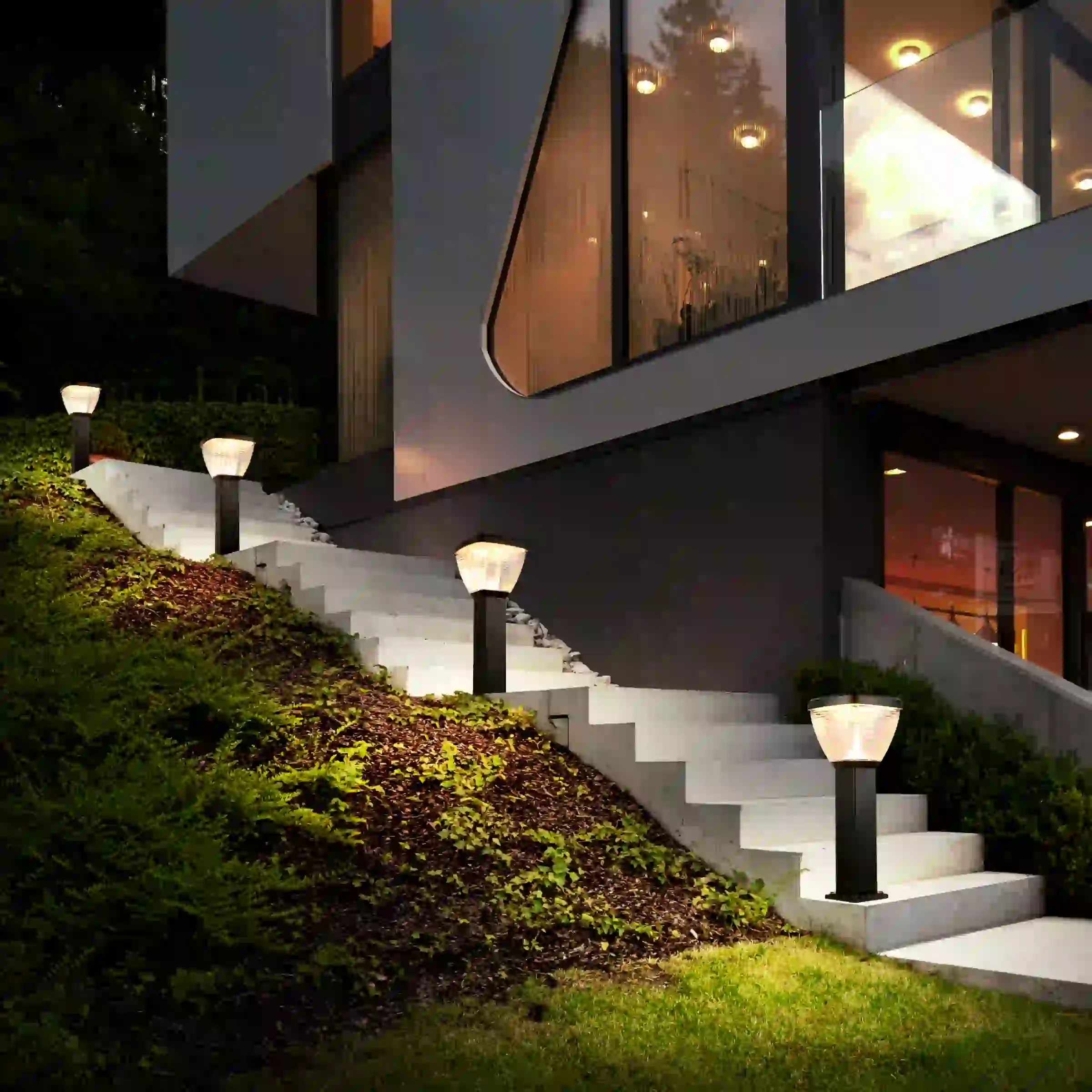 CPD-1106 solar lights lining a landscaped area
