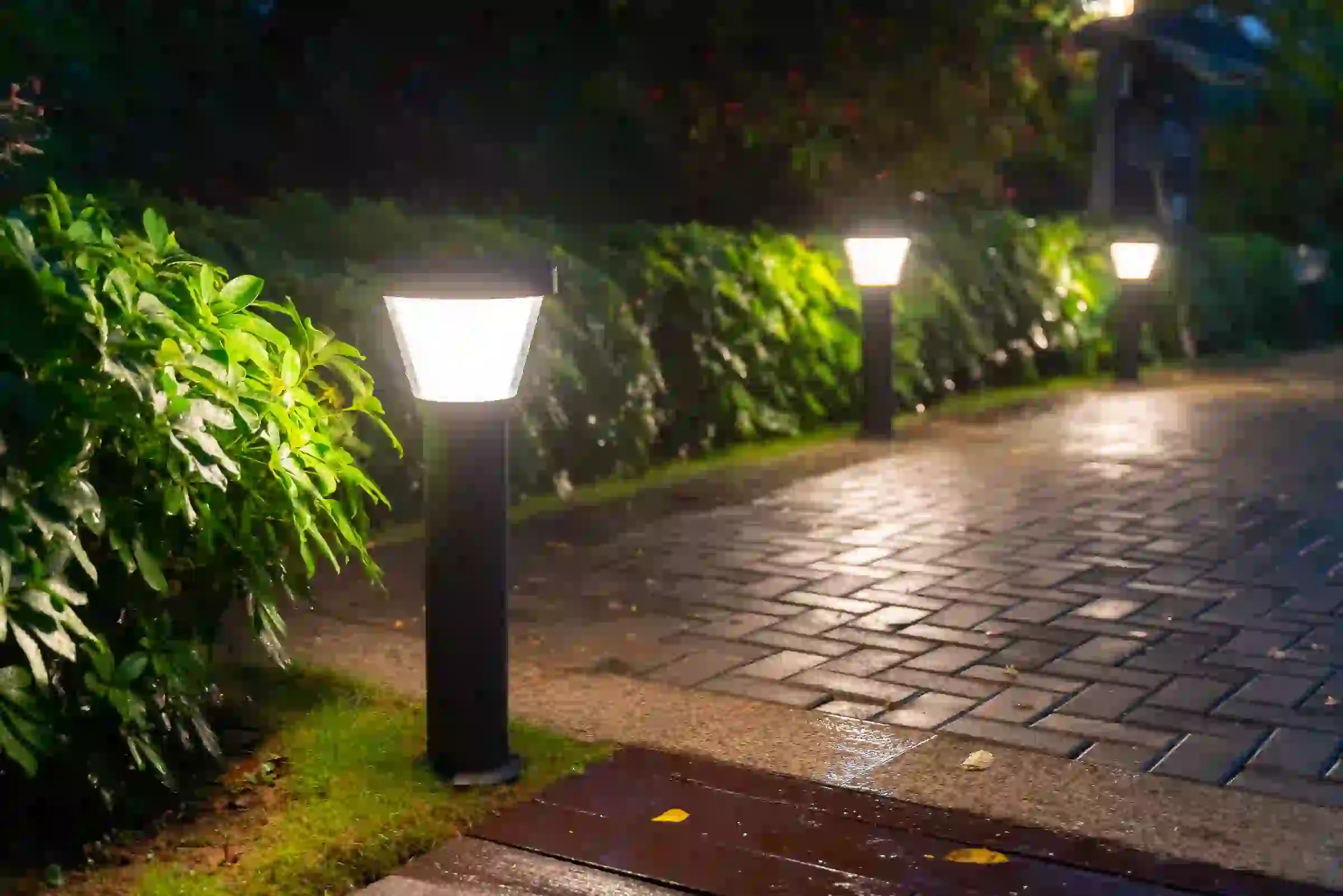 CPD-2106 solar lights lining a landscaped area