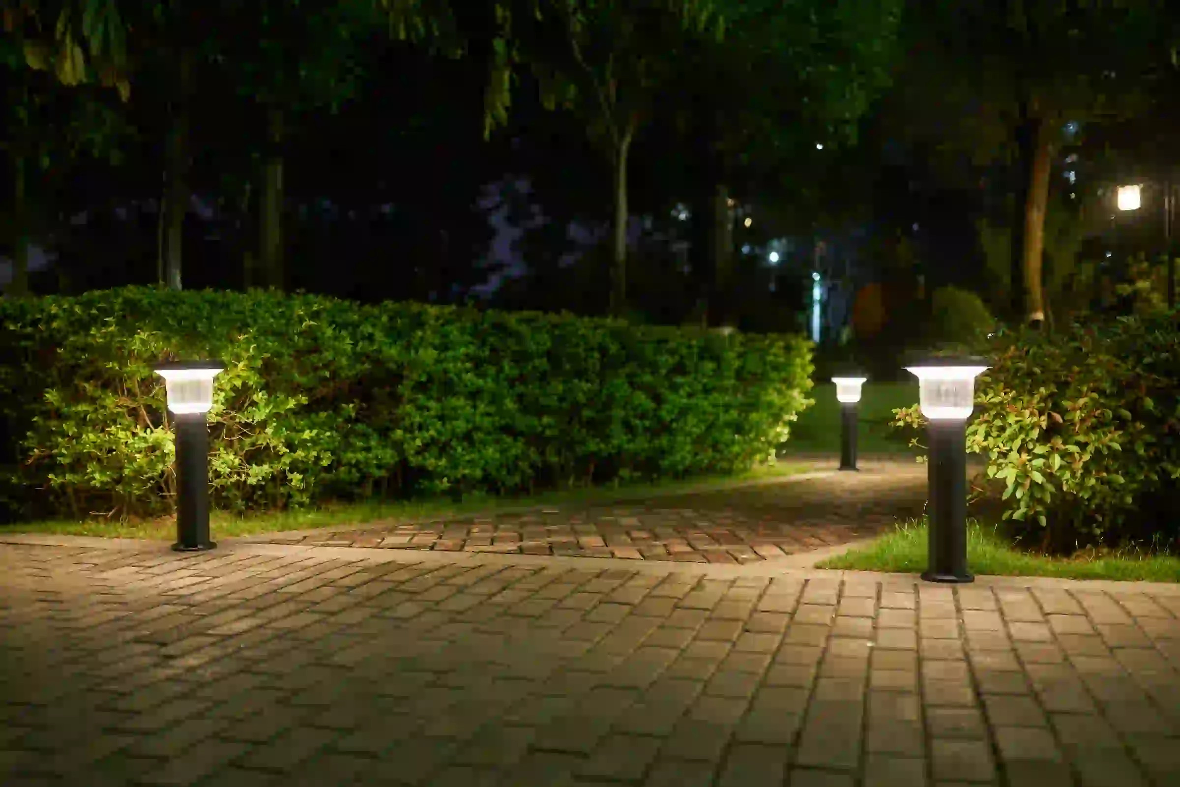 CPD-2204 solar lights lining a landscaped area
