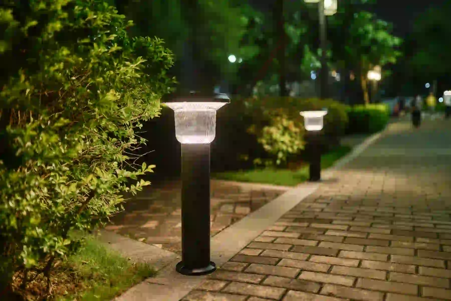 CPD-2204 solar lights in a courtyard