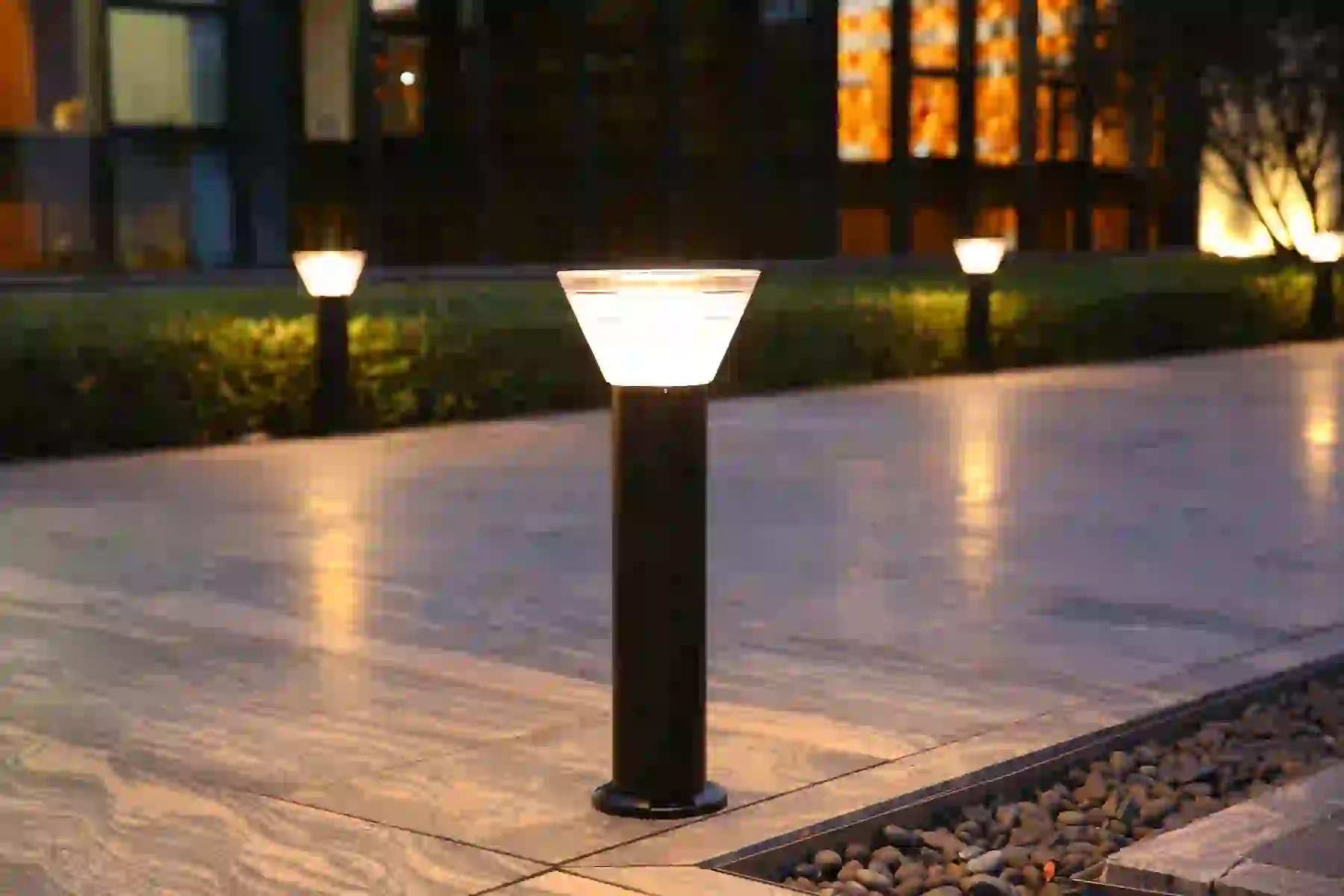 CPD-3004 solar lights in a courtyard