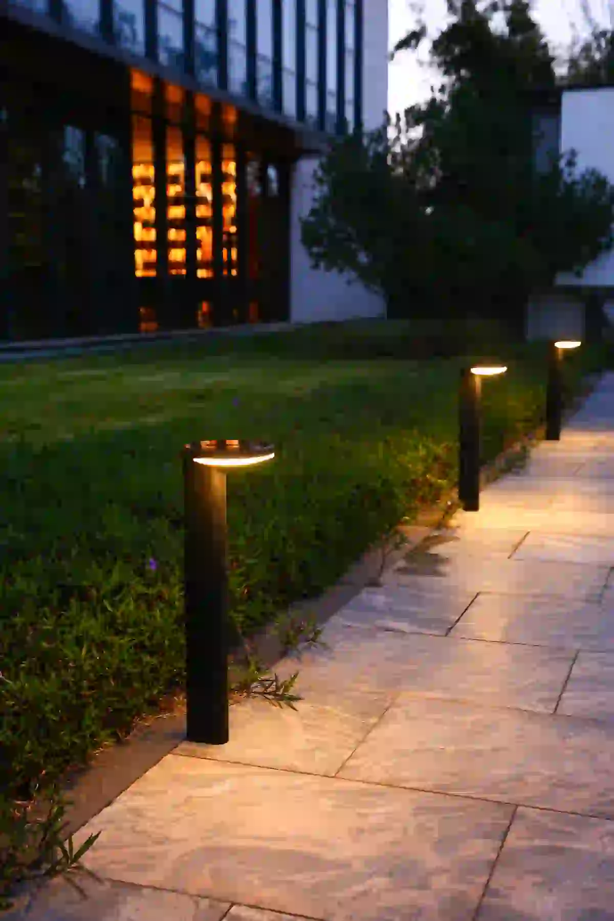 CPD-8804 solar lights beside a residential entry