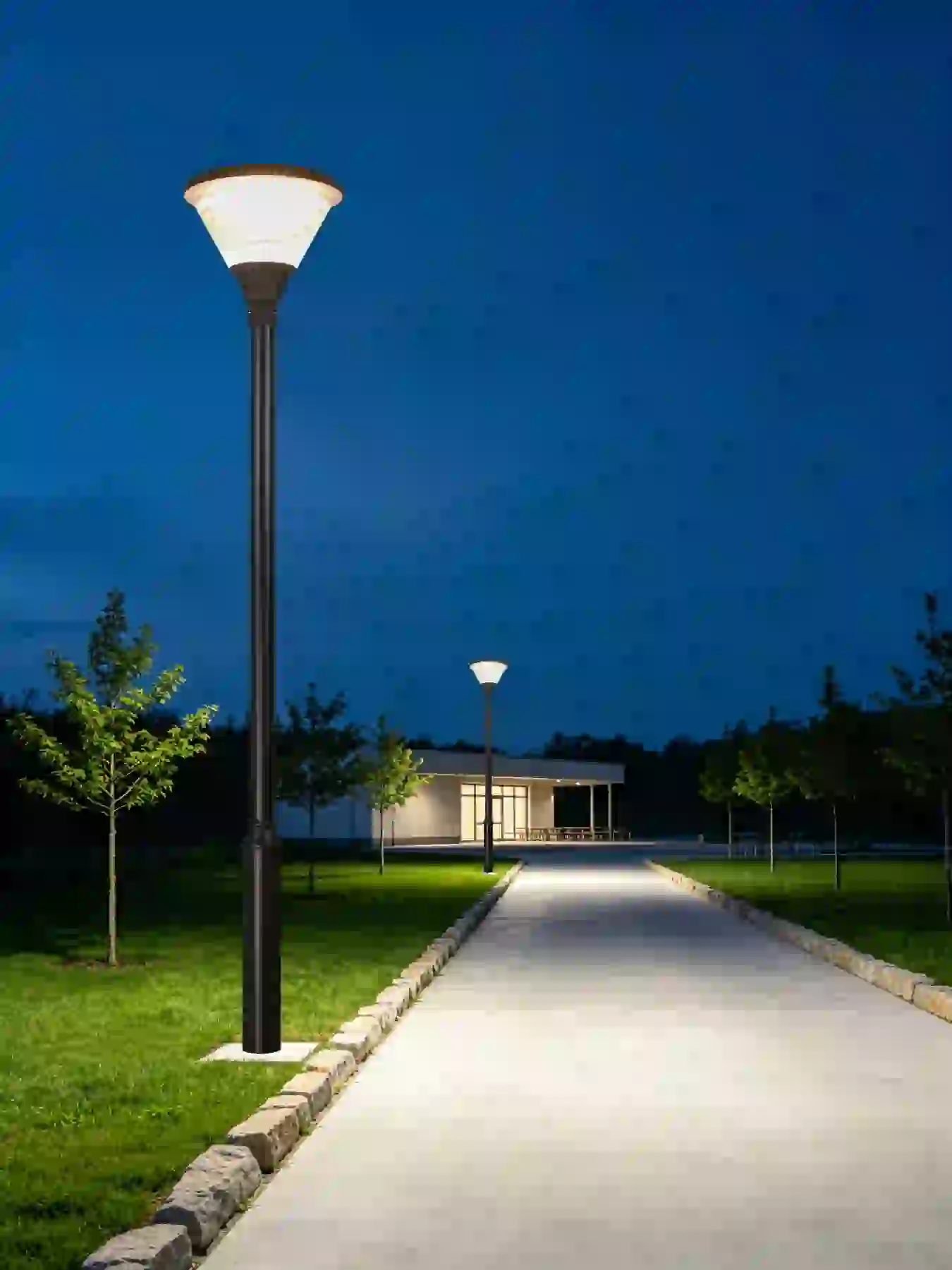 GGD-001 solar lights in a courtyard