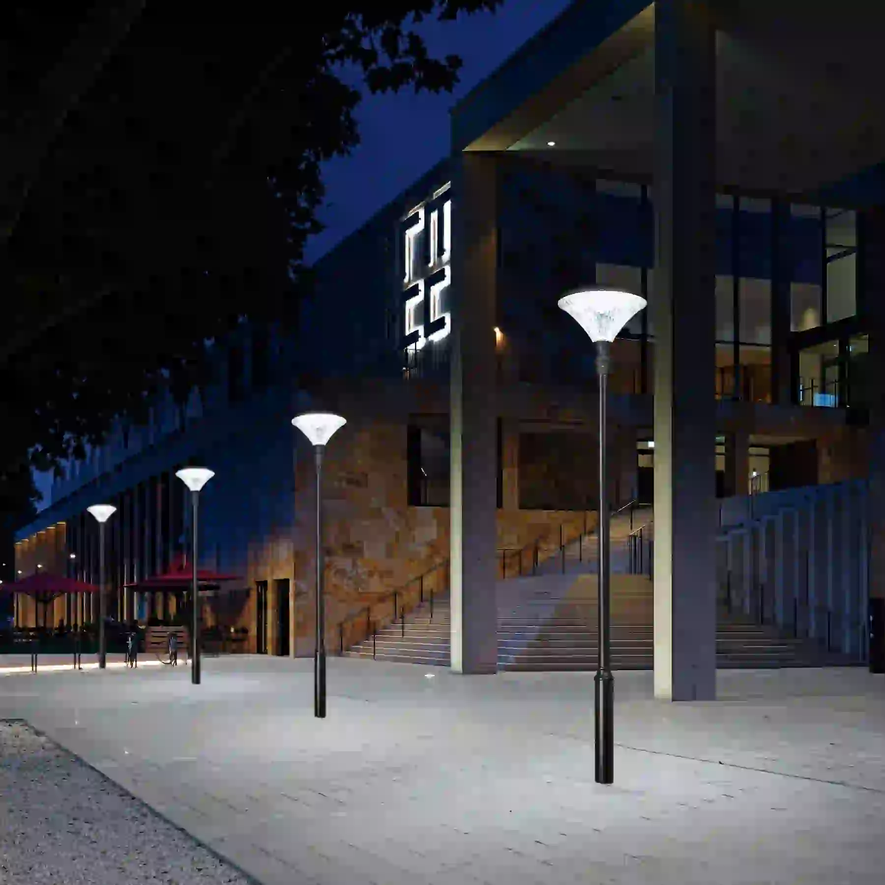 GGD-003 solar lights in a courtyard