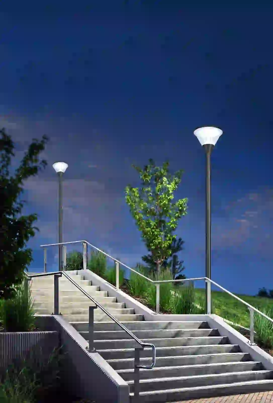 GGD-006 solar lights in a courtyard